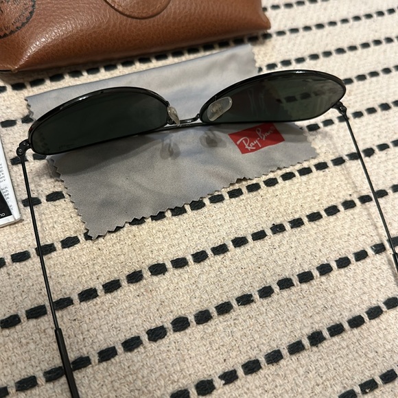 Ray-Ban Unisex Large Aviator Black Sunglasses - Picture 6 of 7